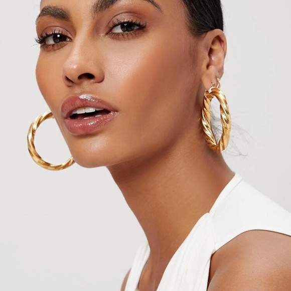 🌟MOTF PREMIUM TWIST HOOP EARRINGS🌟 - Picture 3 of 10